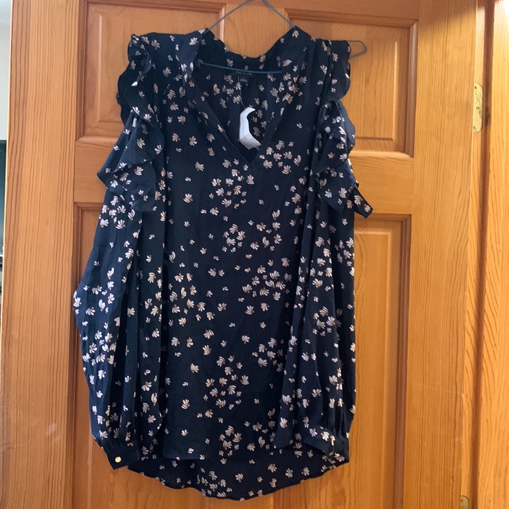NWT Ann Taylor Cold Shoulder Blouse - Size M - Picture 1 of 3